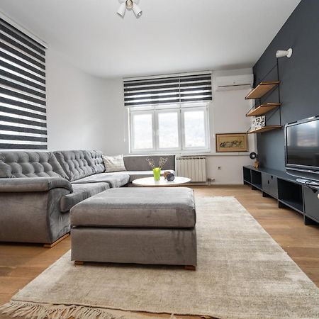 Design 1Bdr Apartment With City View Сараево Экстерьер фото